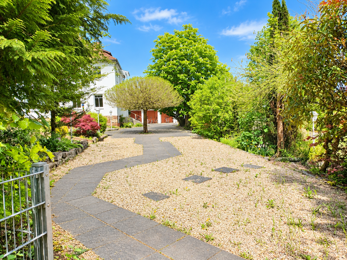 Gartenweg zum In der Au Seminarhaus in Bad Kissingen